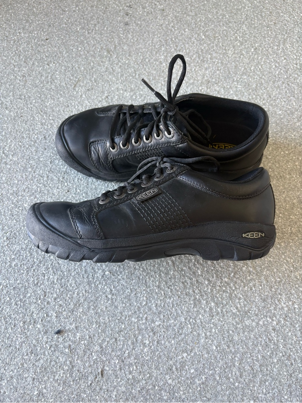 KEEN Men's Austin casual leather shoes men’s size 8, tag missing